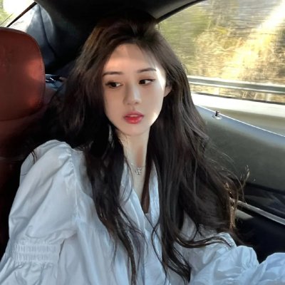 某影帝之子出道颜值引争议，学校展开调查，前后半年引热议